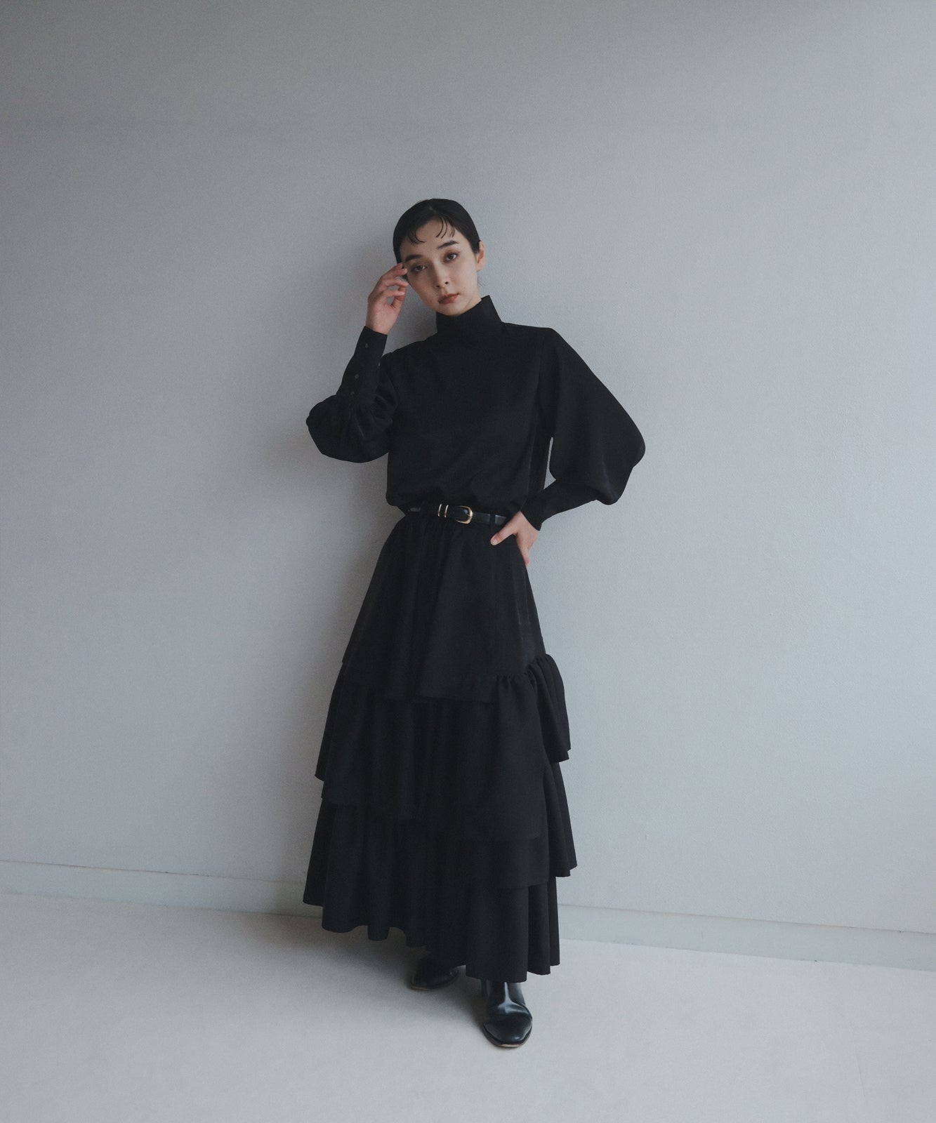 ≪予約販売≫black satin volume tiered skirt(ブラックサテンボリュームティアードスカート)≪2023年7月10日21:00販売開始≫≪2023年9月下旬発送予定≫
