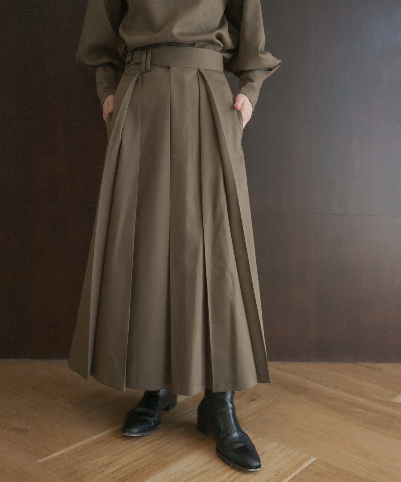 ≪予約販売≫twill chambray tuck fold skirt(ツイルシャンブレータックホールドスカート)≪2023年7月24日21:00販売開始≫≪2023年11月上旬発送予定≫