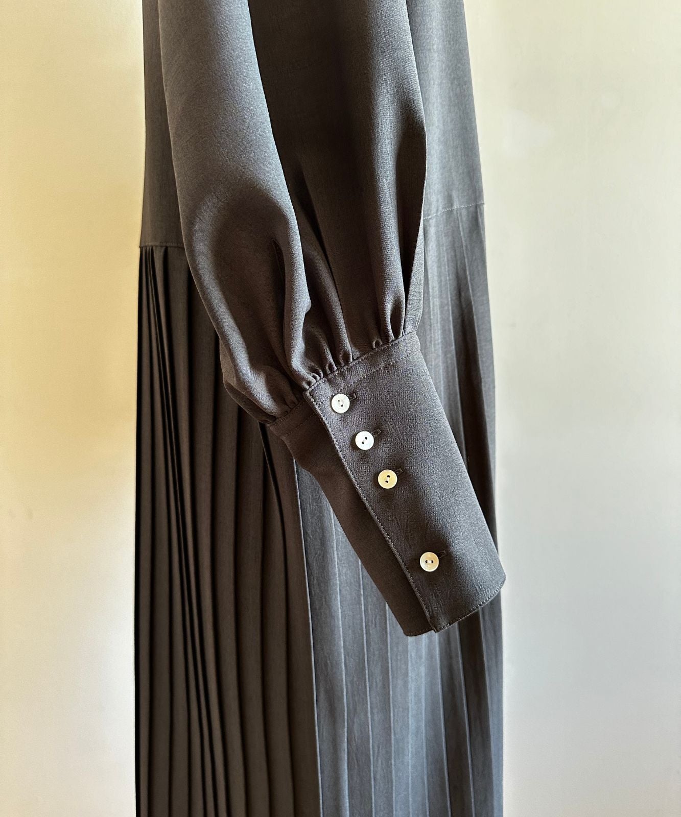 ≪通常販売≫ highneck toro pleats onepiece(ハイネックトロプリーツワンピース)