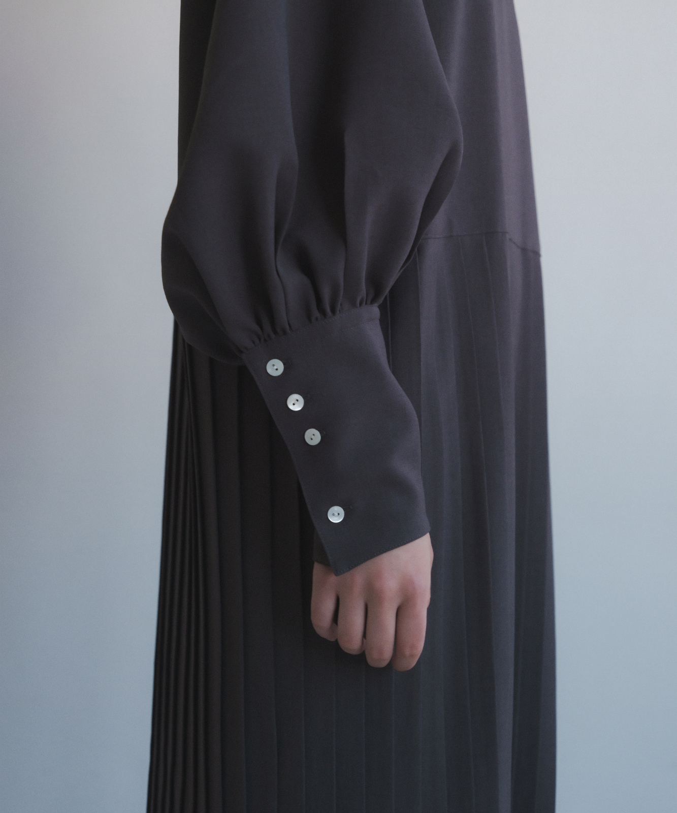 ≪予約販売≫ highneck toro pleats onepiece(ハイネックトロプリーツワンピース)≪2023年11月13日15:00販売開始≫≪2024年2月上旬以降発送予定≫