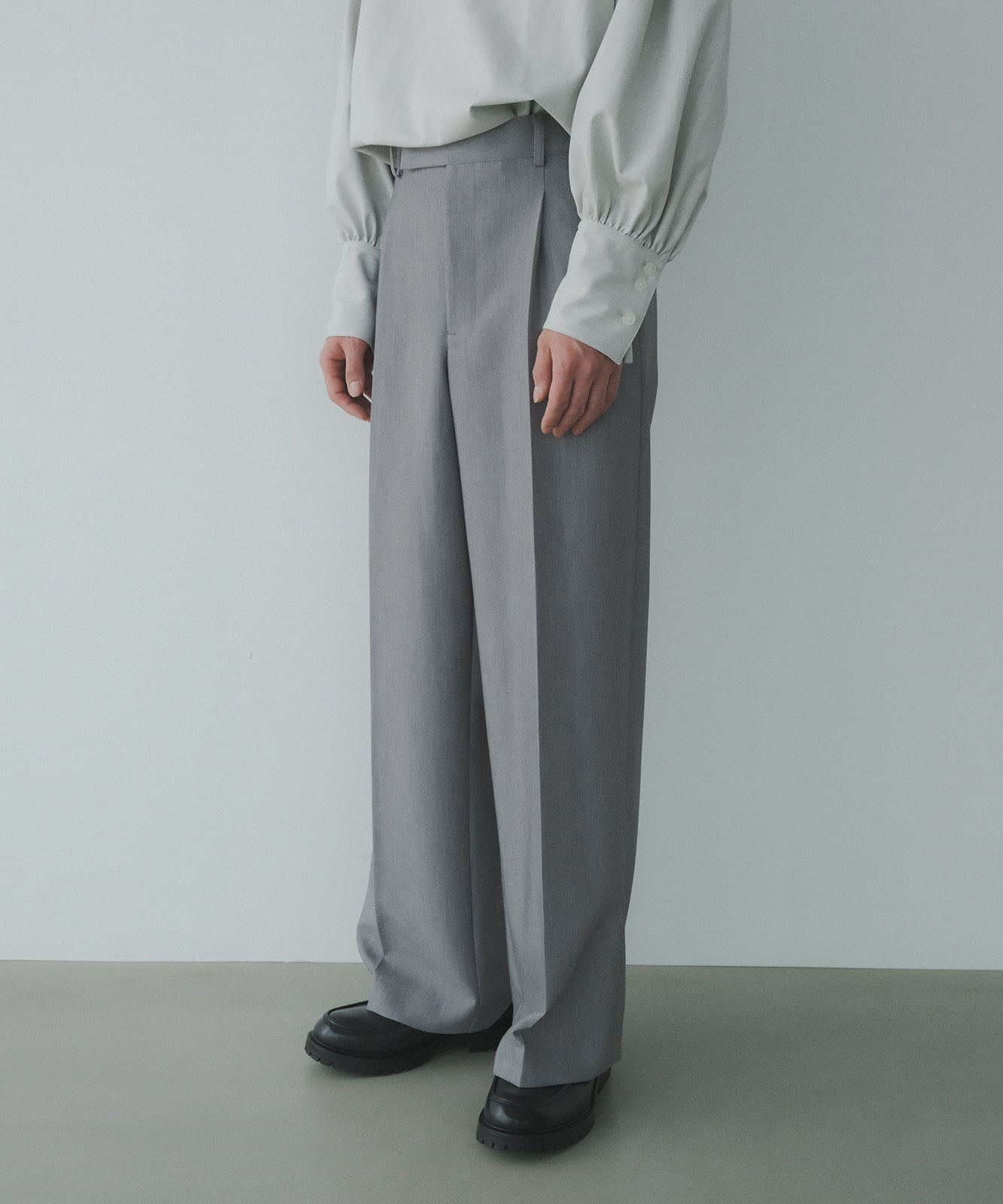 ≪在庫販売≫【Men's】double cloth straight slacks（ダブルクロスストレートスラックス）