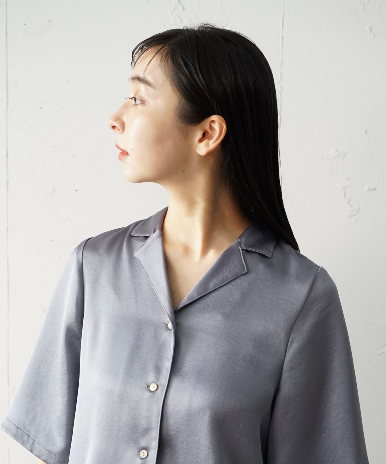 ≪在庫販売≫open collar satin blouse(オープンカラーサテンブラウス)