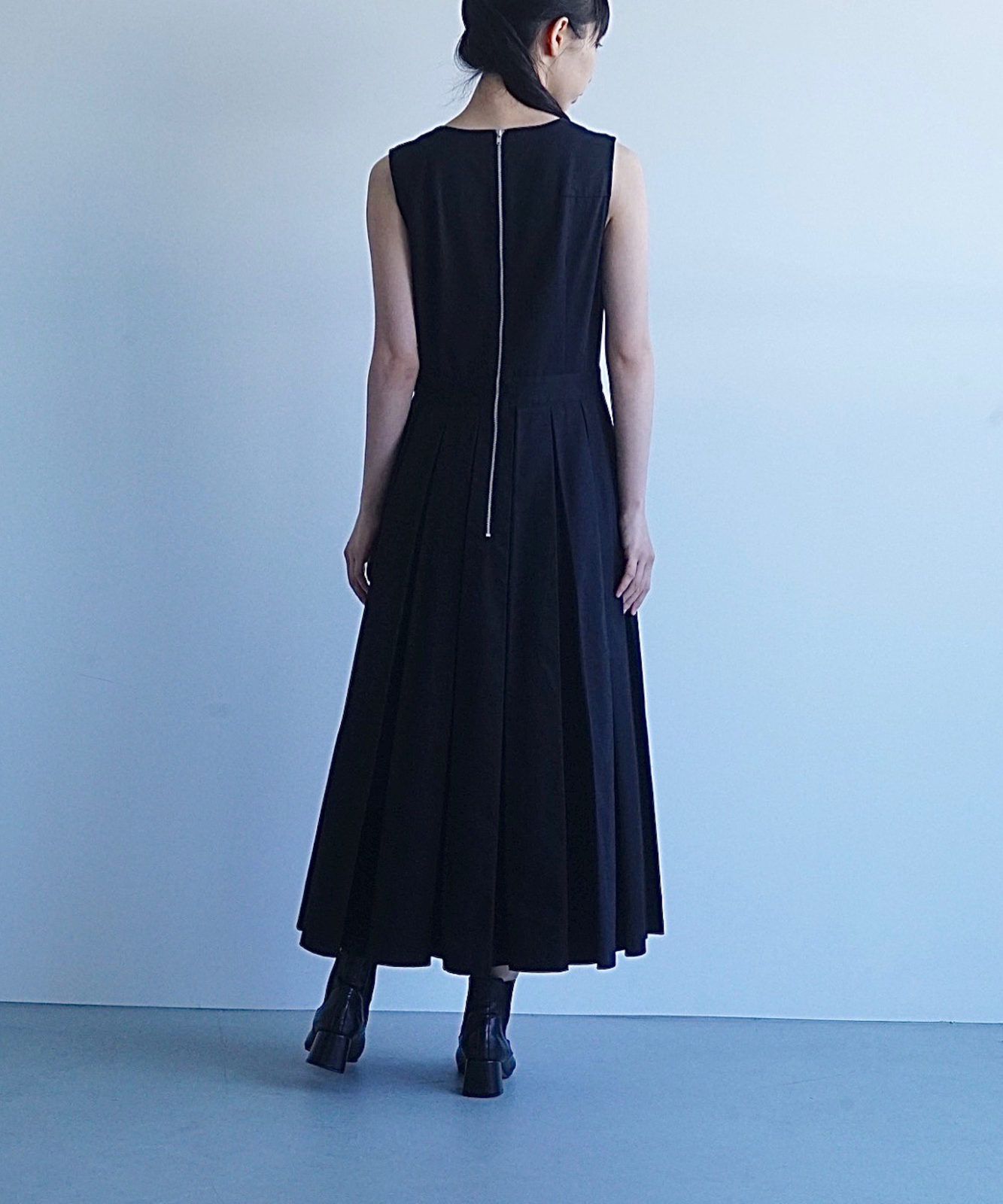 ≪在庫販売≫【THE DRESS #12】no sleeve tuck one piece （ノースリーブタックワンピース） – THE MUSEUM  foufou