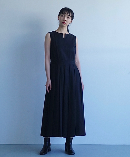 ≪在庫販売≫【THE DRESS #12】no sleeve tuck one piece （ノースリーブタックワンピース）