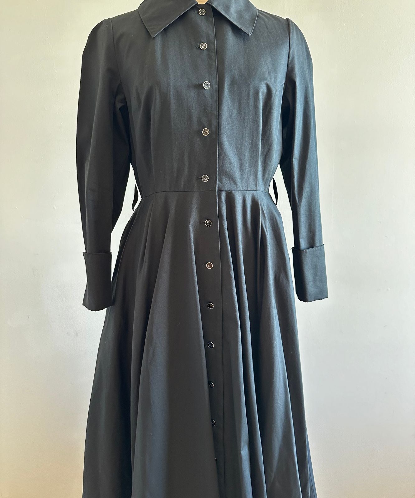 ≪在庫販売≫【THE Dress #18】big COLLAR Black Button dress(ビッグカラーブラックボタンドレス) 在庫販売 / ブラック / M+サイズ
