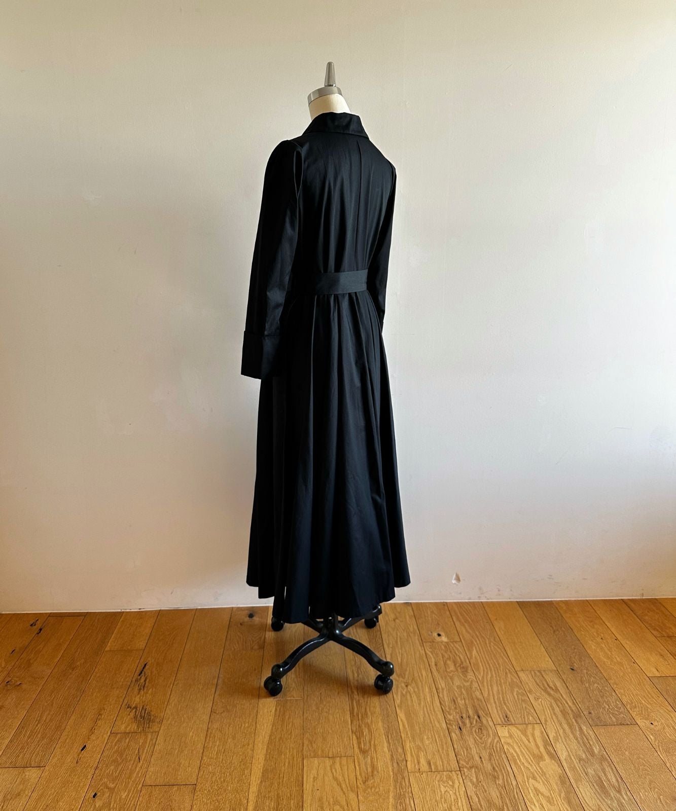 ≪通常販売≫【THE DRESS #18】big collar black button dress（ビッグカラーブラックボタンドレス） – THE  MUSEUM foufou