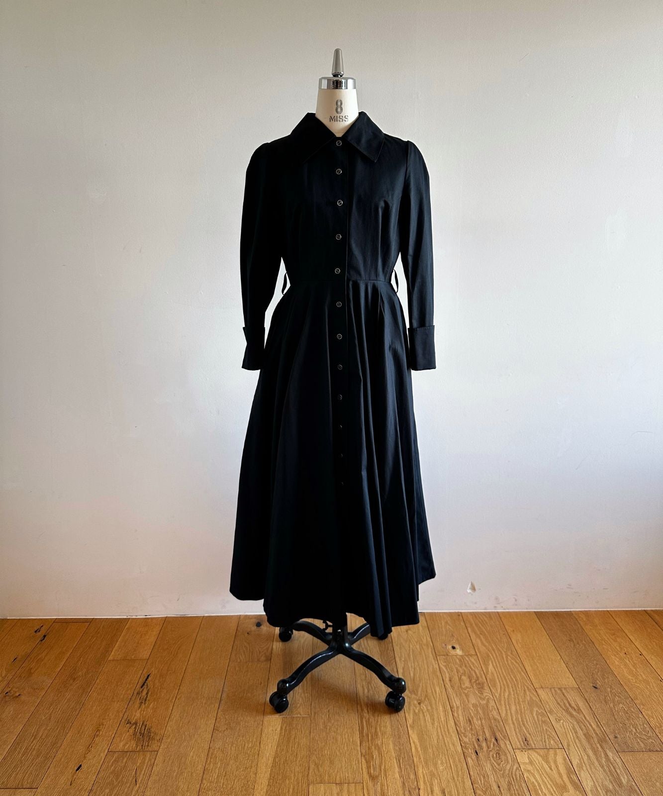 ≪在庫販売≫【THE DRESS #18】big collar black button dress（ビッグカラーブラックボタンドレス）