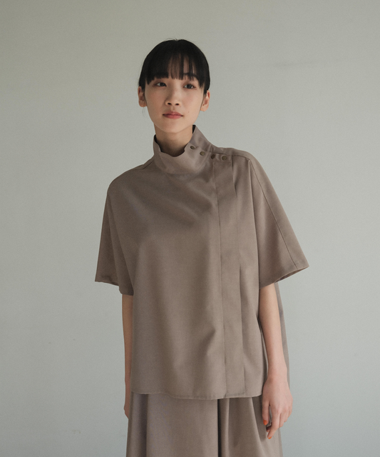 ≪予約販売≫high neck primitive flap blouse（ハイネックプリミティブフラップブラウス）≪2024年2月5日15:00販売開始≫≪2024年5月下旬以降発送予定≫