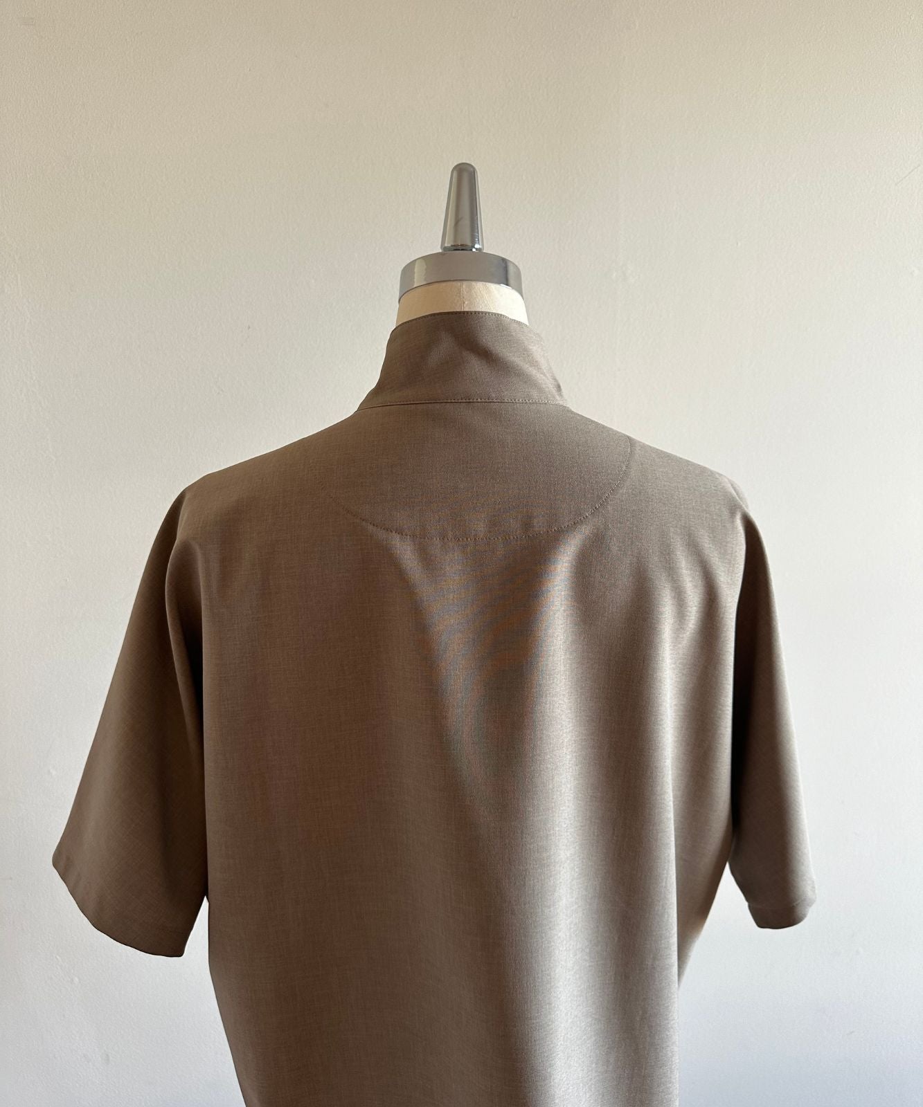 ≪在庫販売≫high neck primitive flap blouse（ハイネックプリミティブフラップブラウス） – THE MUSEUM  foufou