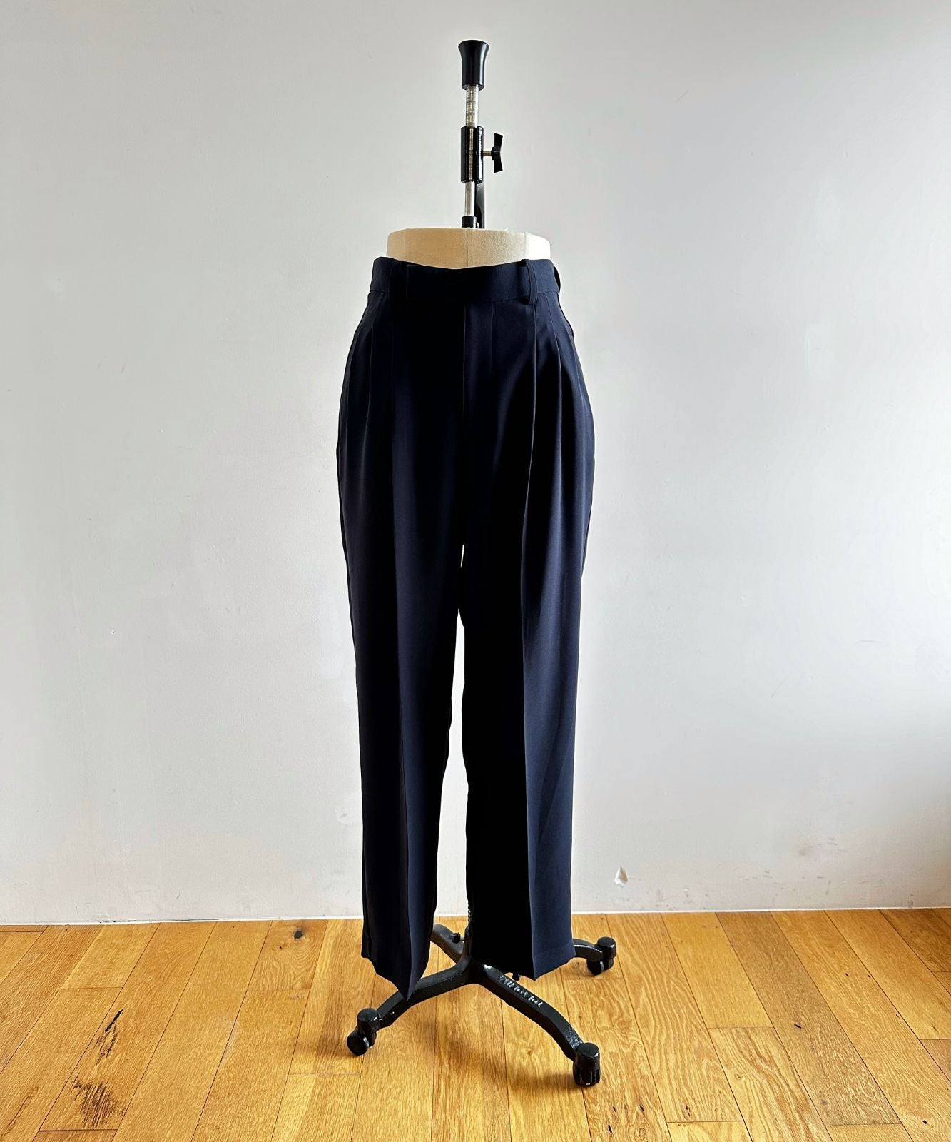 ≪在庫販売≫toro tuck slacks（トロタックスラックス）- ネイビー -