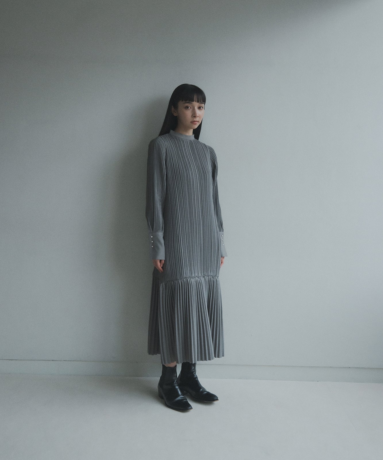 ≪予約販売≫stand collar twill pleats onepiece（スタンドカラーツイルプリーツワンピース）グレー≪2023年7月12日21:00販売開始≫≪2023年10月下旬発送予定≫