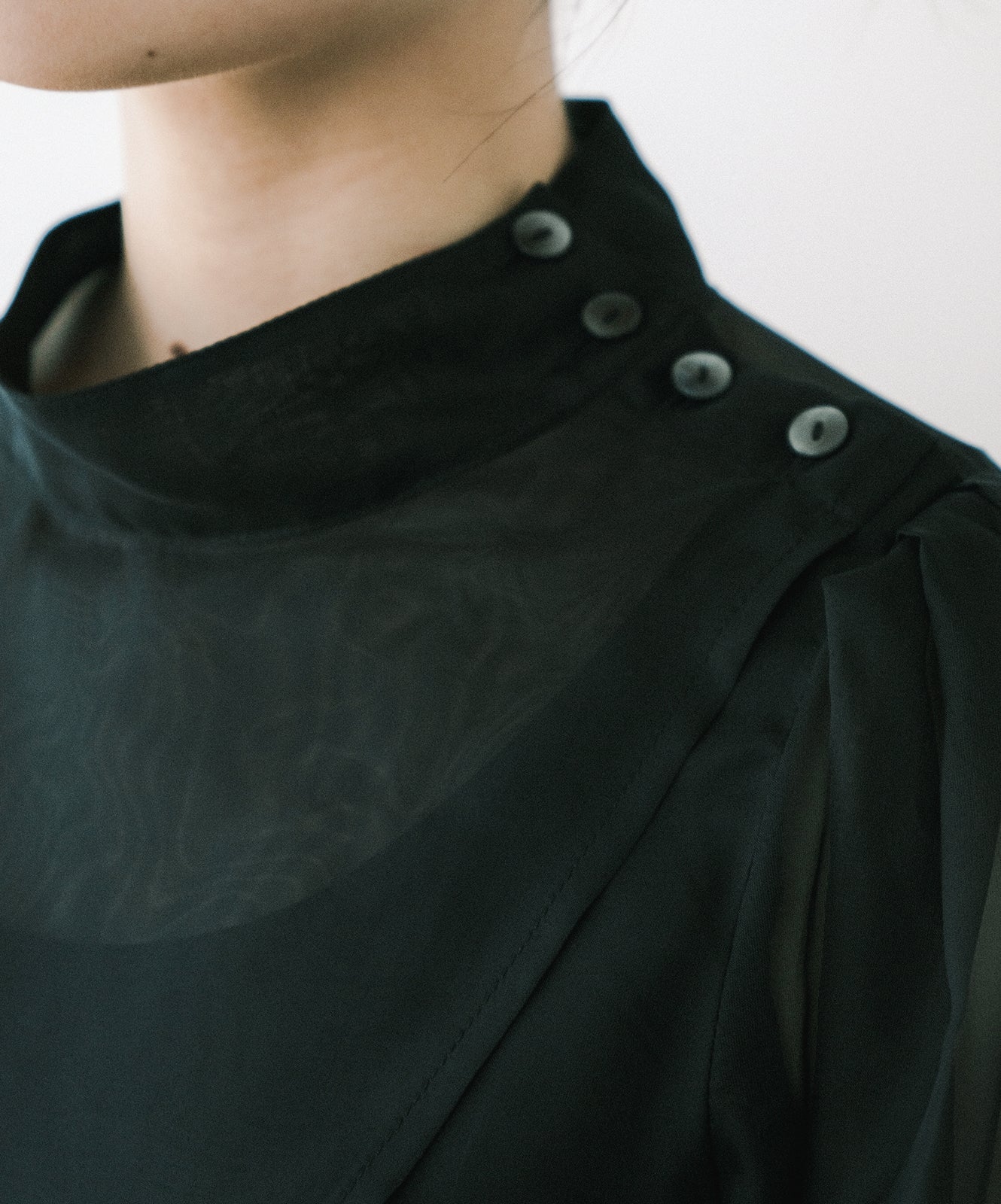 ≪在庫販売≫organza highneck flap blouse（オーガンジーハイネックフラップブラウス）≪2023年9月22日15:00販売開始≫