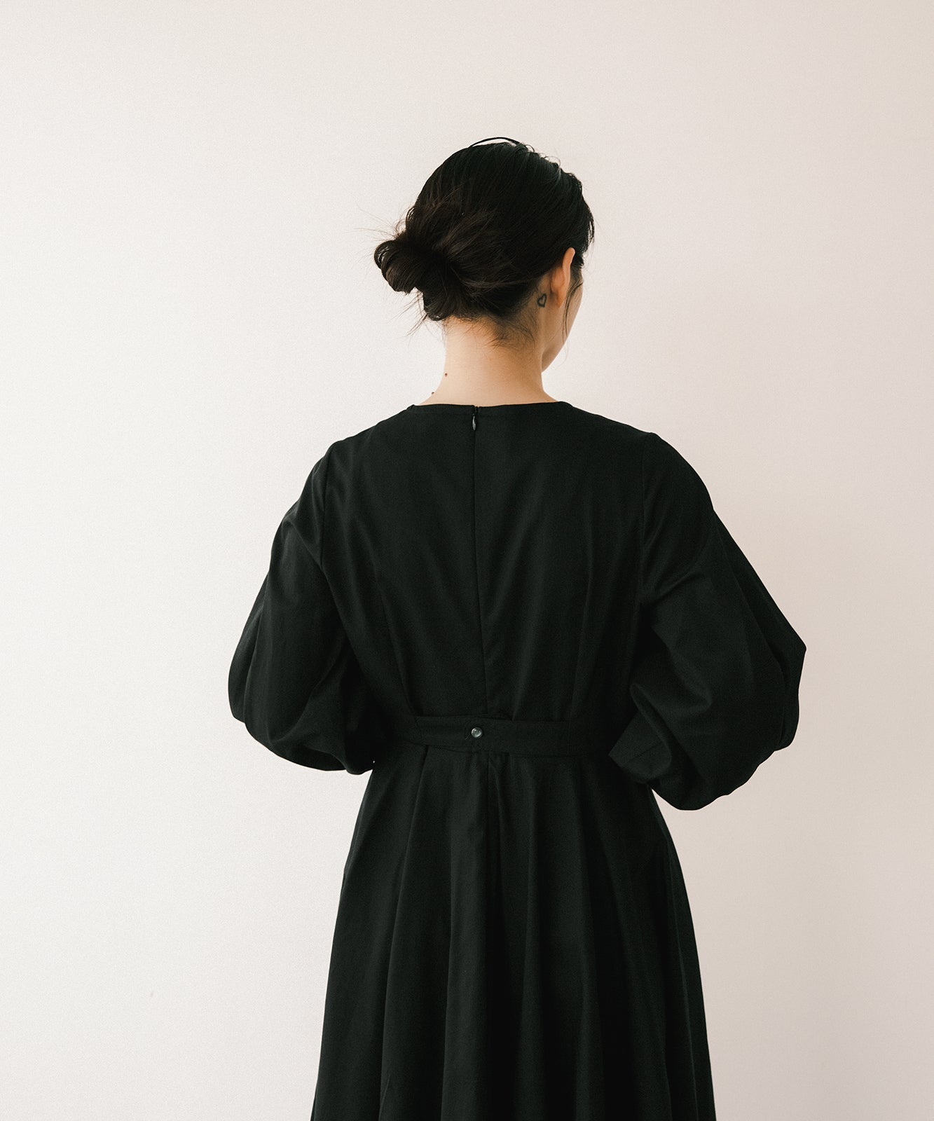 ≪在庫販売≫【THE DRESS #47】 black sode powan dress（ブラック袖ぽ