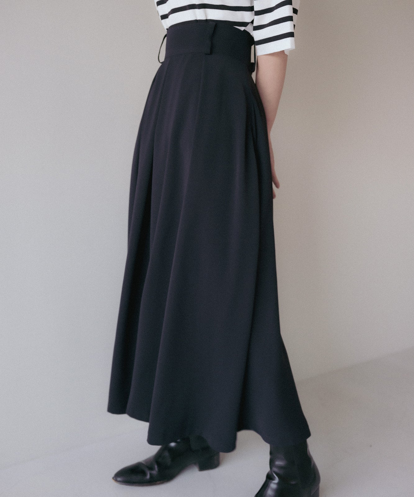 ≪予約販売≫toro tuck flare  skirt（トロタックフレアスカート）≪2023年6月9日13:00販売開始≫≪2023年10月上旬発送予定≫