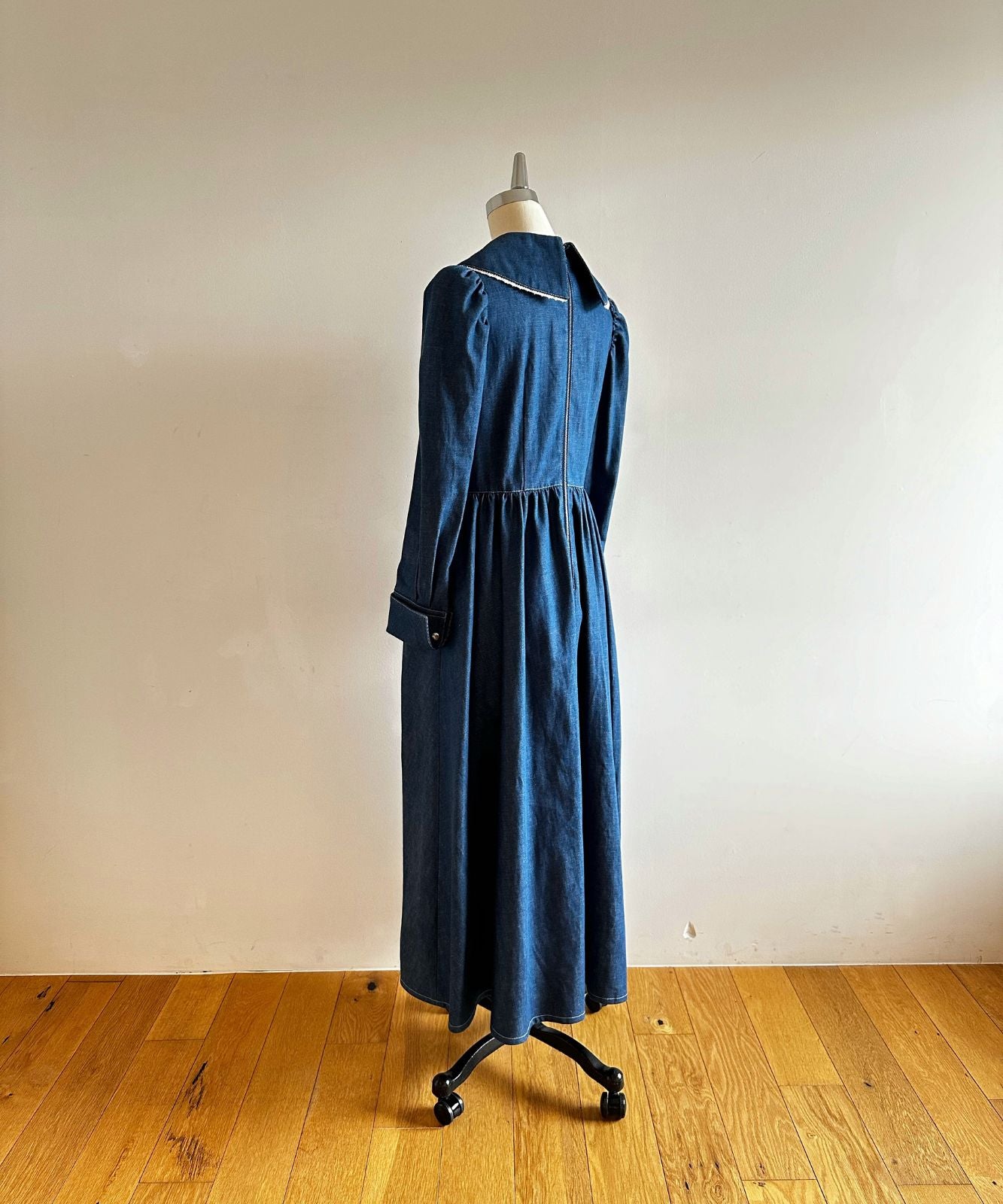 ≪在庫販売≫lace Pintuck Denim Classical dress(レースピンタックデニムクラシカルドレス) 在庫販売 / ブルー / Mサイズ