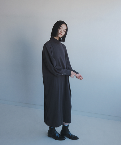 ≪予約販売≫ highneck toro pleats onepiece（ハイネックトロプリーツワンピース）≪2023年11月13日15:00販売開始≫≪2024年2月上旬以降発送予定≫