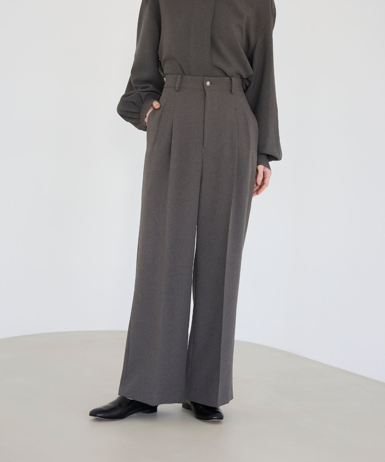 ≪通常販売≫two tuck slacks（ツータックスラックス）