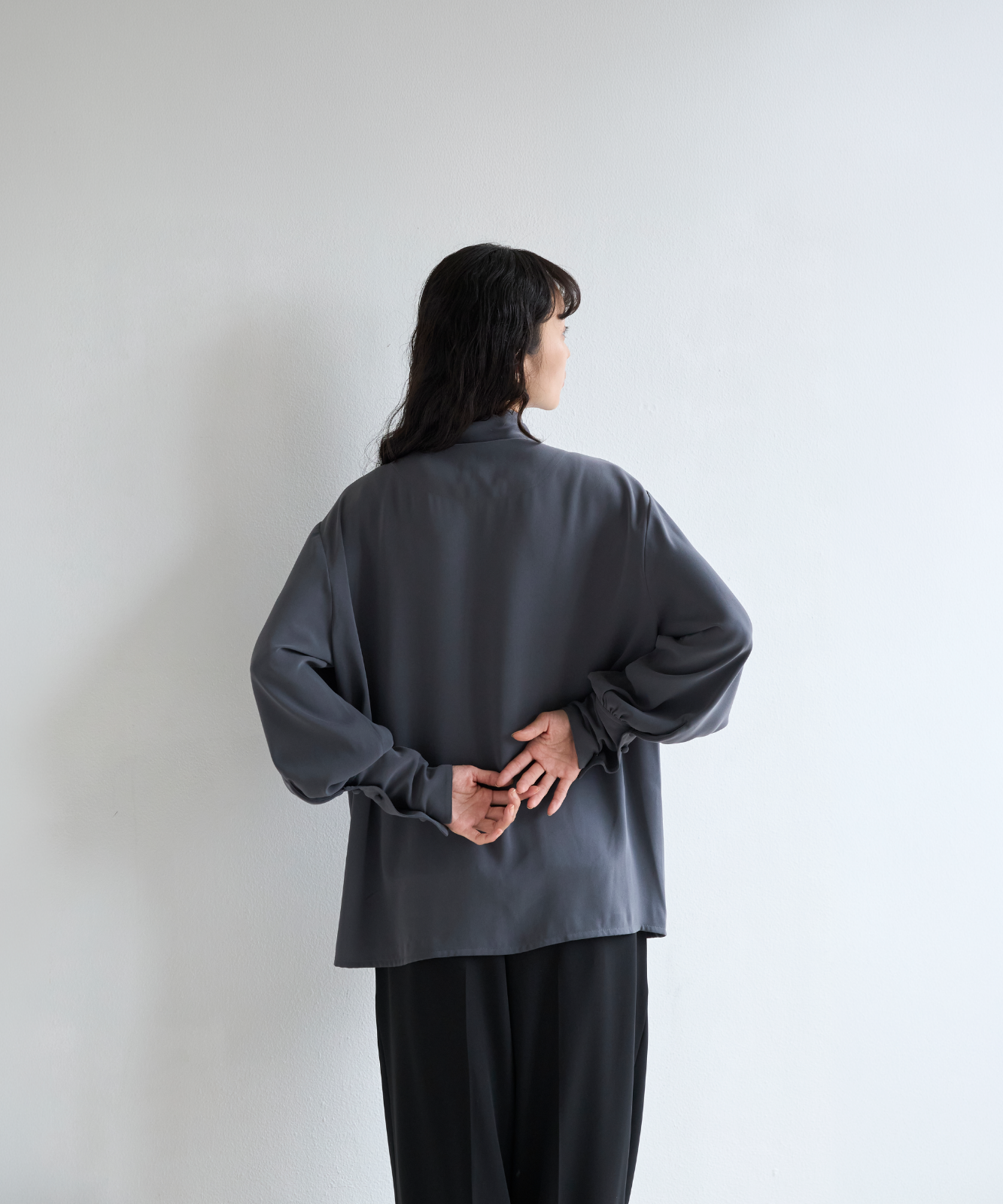 ≪通常販売≫classical easy satin blouse （クラシカルイージーサテンブラウス）≪2026年8月17日12:00販売開始≫