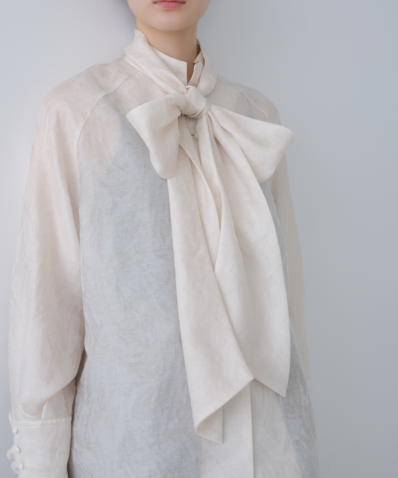 ≪web展示会≫big ribbon jacquard blouse（ビッグリボンジャカードブラウス）≪2025年8月1日12:00販売開始≫≪2026年2月発送予定≫