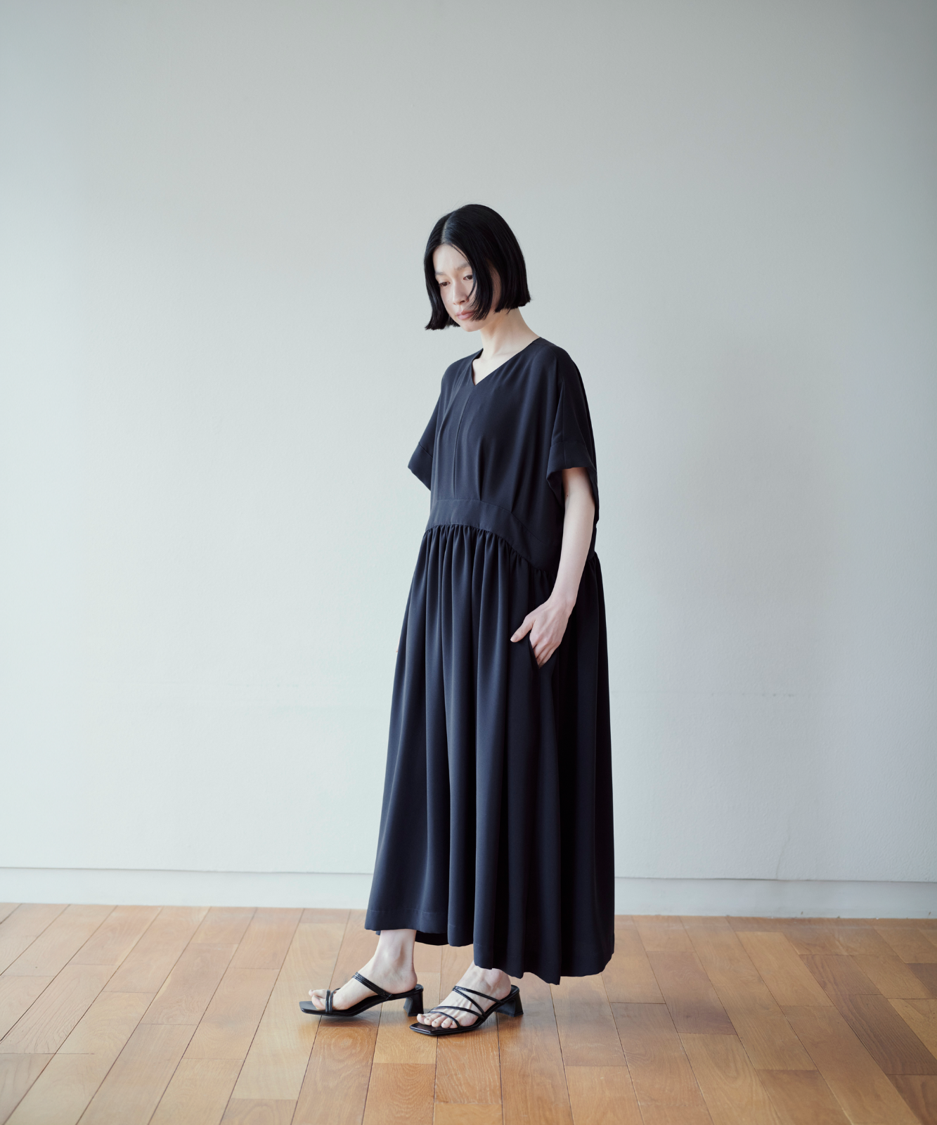 ≪通常販売≫v neck easy gather dress （Vネックイージーギャザードレス）≪2026年05月8日12:00販売開始≫