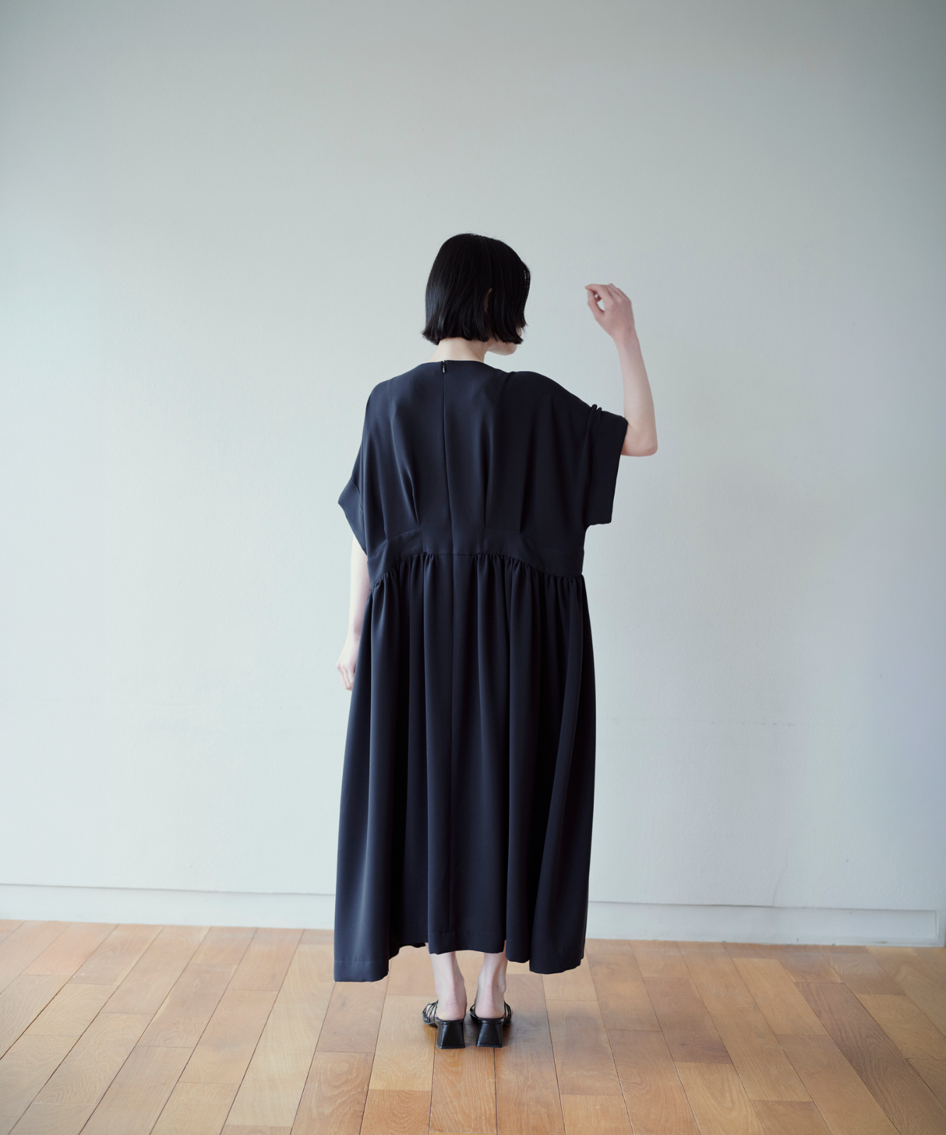 ≪通常販売≫v neck easy gather dress （Vネックイージーギャザードレス）≪2026年05月8日12:00販売開始≫