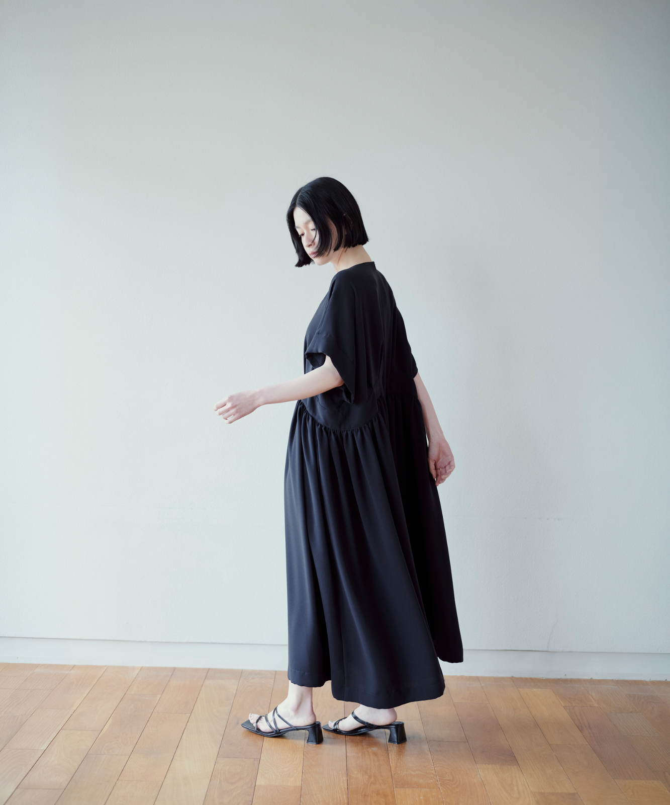 ≪通常販売≫v neck easy gather dress （Vネックイージーギャザードレス）≪2026年05月8日12:00販売開始≫