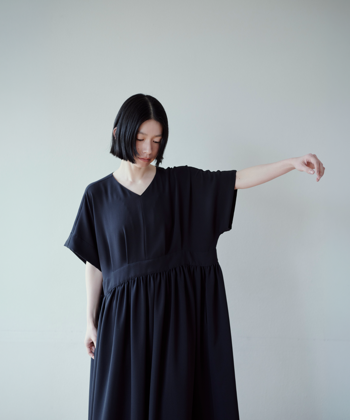 ≪通常販売≫v neck easy gather dress （Vネックイージーギャザードレス）≪2026年05月8日12:00販売開始≫