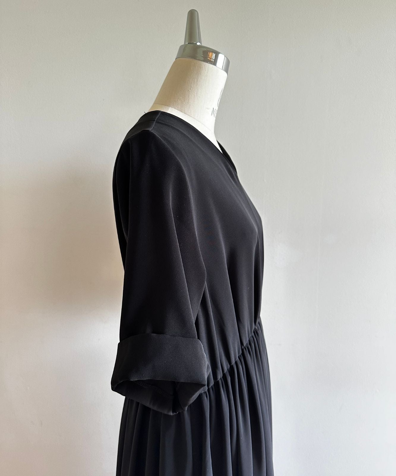 ≪在庫販売≫【THE DRESS #11】Vneck gather one piece（Vネックギャザーワンピース） – THE MUSEUM  foufou