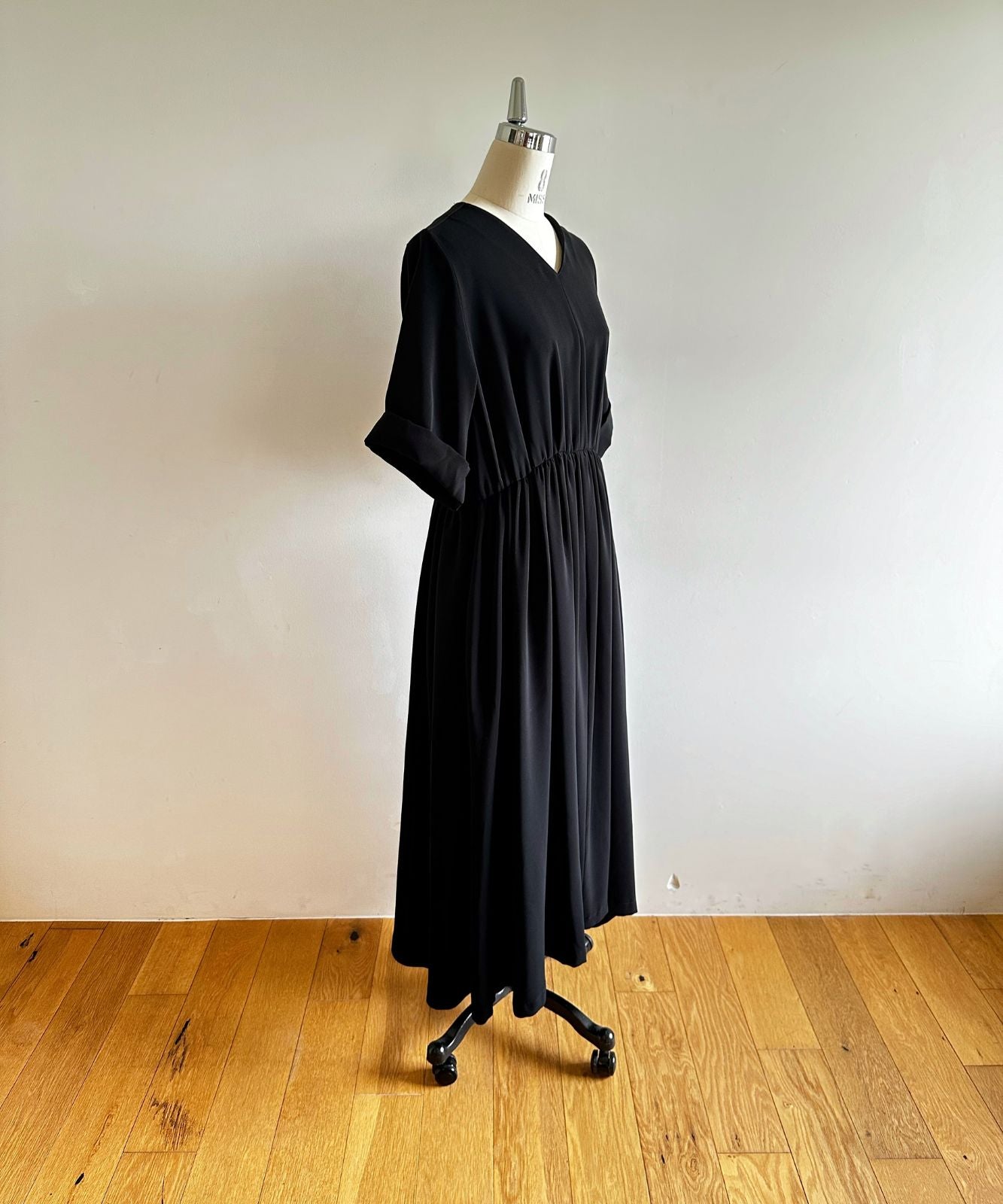≪在庫販売≫【THE Dress #11】Vneck GATHER ONE piece(Vネックギャザーワンピース) 在庫販売 / 黒 / Mサイズ