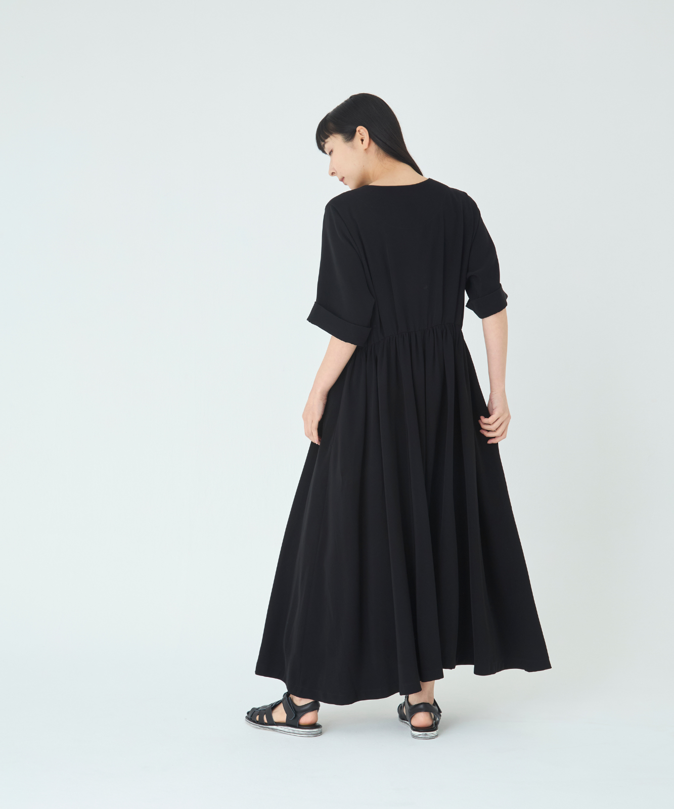 ≪在庫販売≫【THE DRESS #11】Vneck gather one piece（Vネックギャザーワンピース）≪2024年6月19日1 –  THE MUSEUM foufou