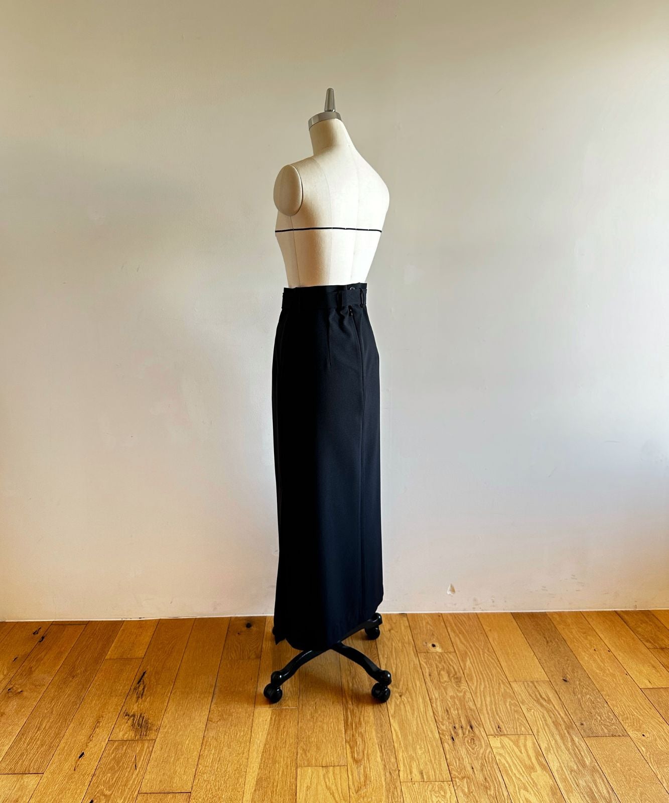 ≪在庫販売≫ semi-tight skirt（セミタイトスカート） – THE MUSEUM 