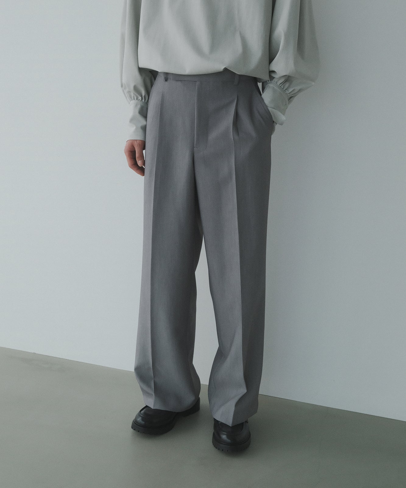 ≪在庫販売≫【Men's】double cloth straight slacks（ダブルクロス