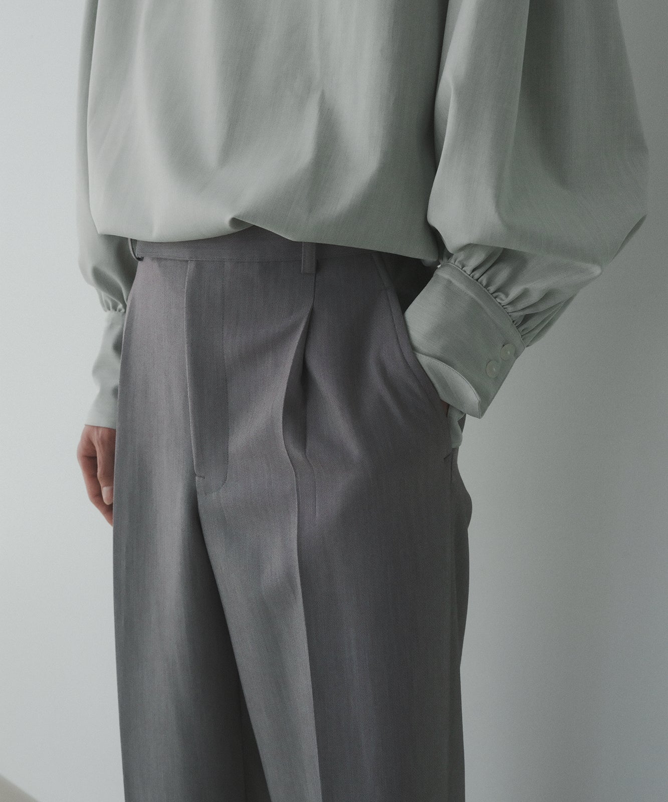 ≪在庫販売≫【Men's】double cloth straight slacks（ダブルクロスストレートスラックス）≪2023年6月7日21:00販売開始≫