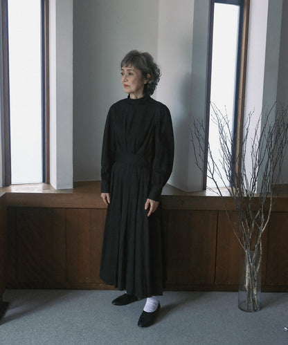 ≪在庫販売≫【THE DRESS #14】high neck tuck one-piece（ハイネックタックワンピース）≪2023年2月15日21:00販売開始≫