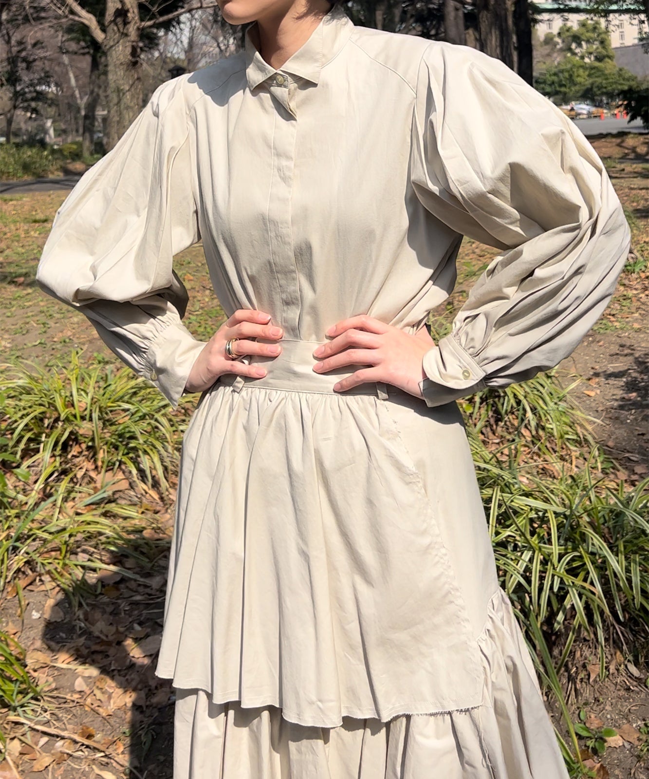 ≪在庫販売≫stand collar back tuck blouse（スタンドカラーバック