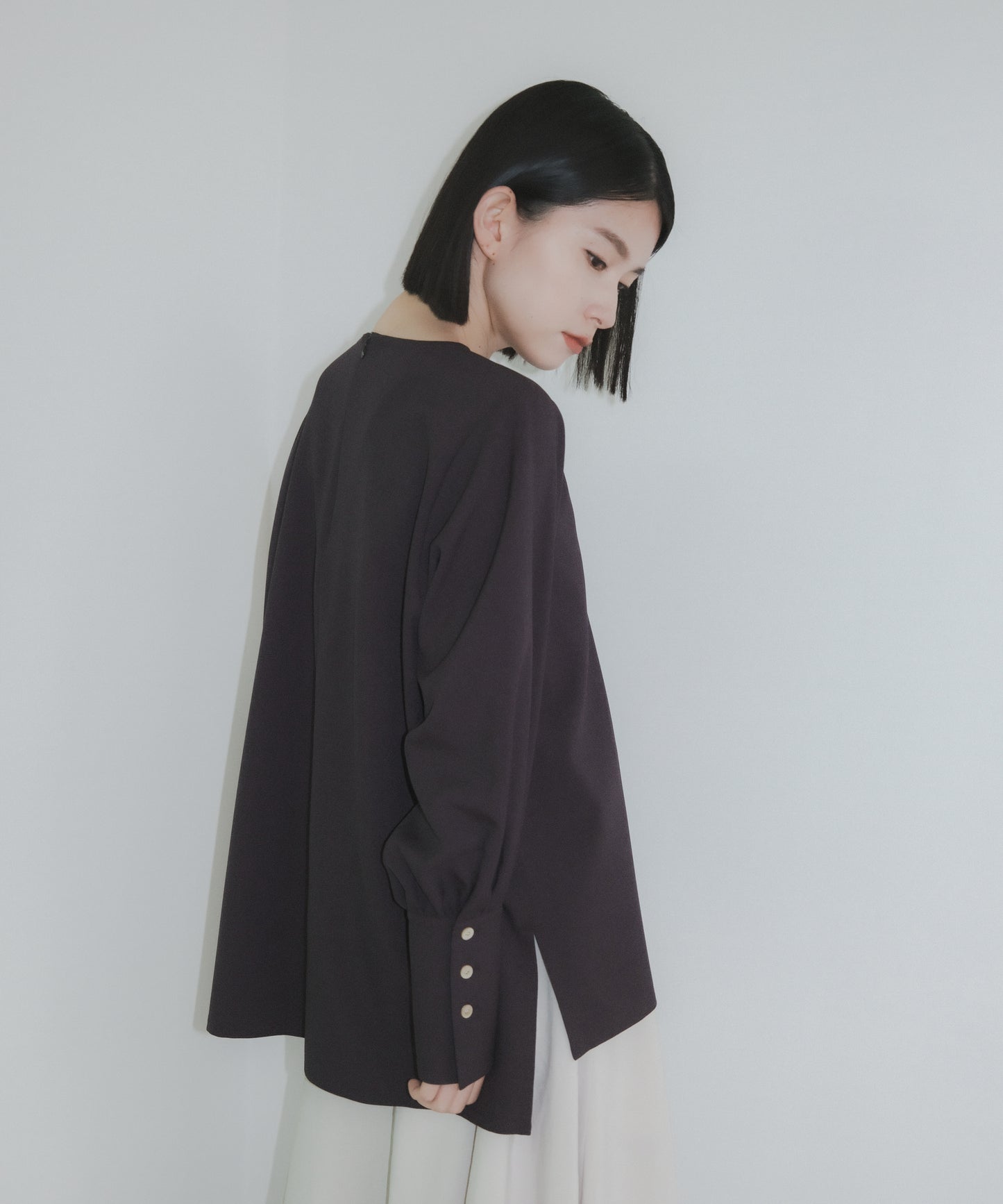 ≪在庫販売≫vneck easy long blouse（Vネックイージーロングブラウス）≪2023年4月13日21:00販売開始≫