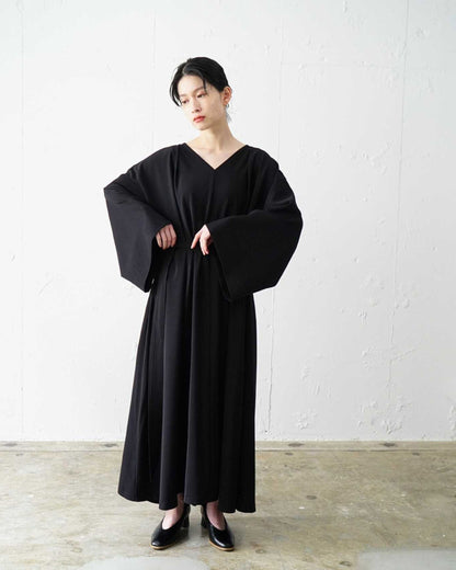 ≪予約販売≫【THE DRESS #07】drape v neck dress （ドレープVネックドレス）≪2023年4月21日13:00販売開始≫≪2023年7月14日発送予定≫
