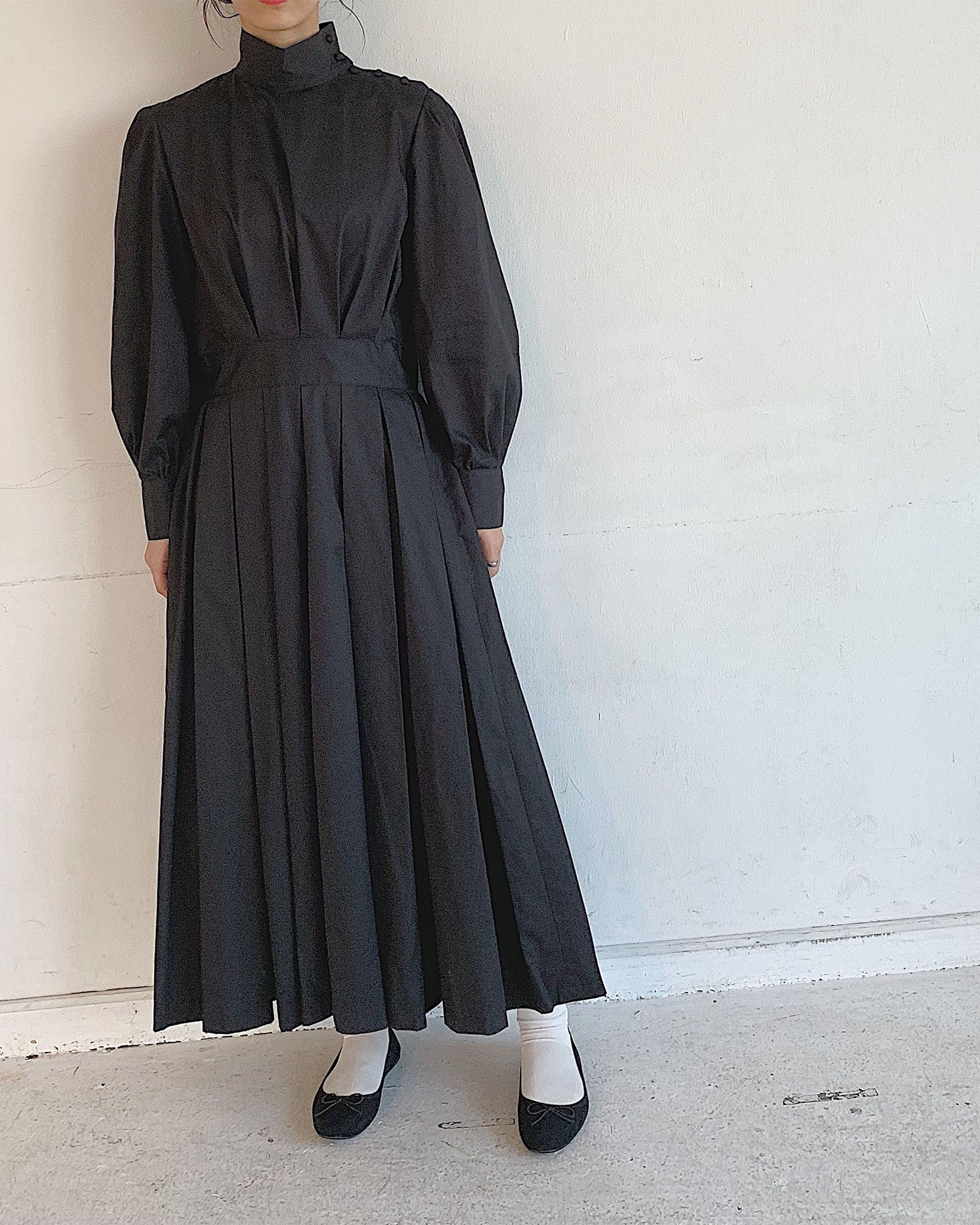 ≪在庫販売≫【THE DRESS #14】high neck tuck  one-piece（ハイネックタックワンピース）≪2023年2月15日21:00販売開始≫